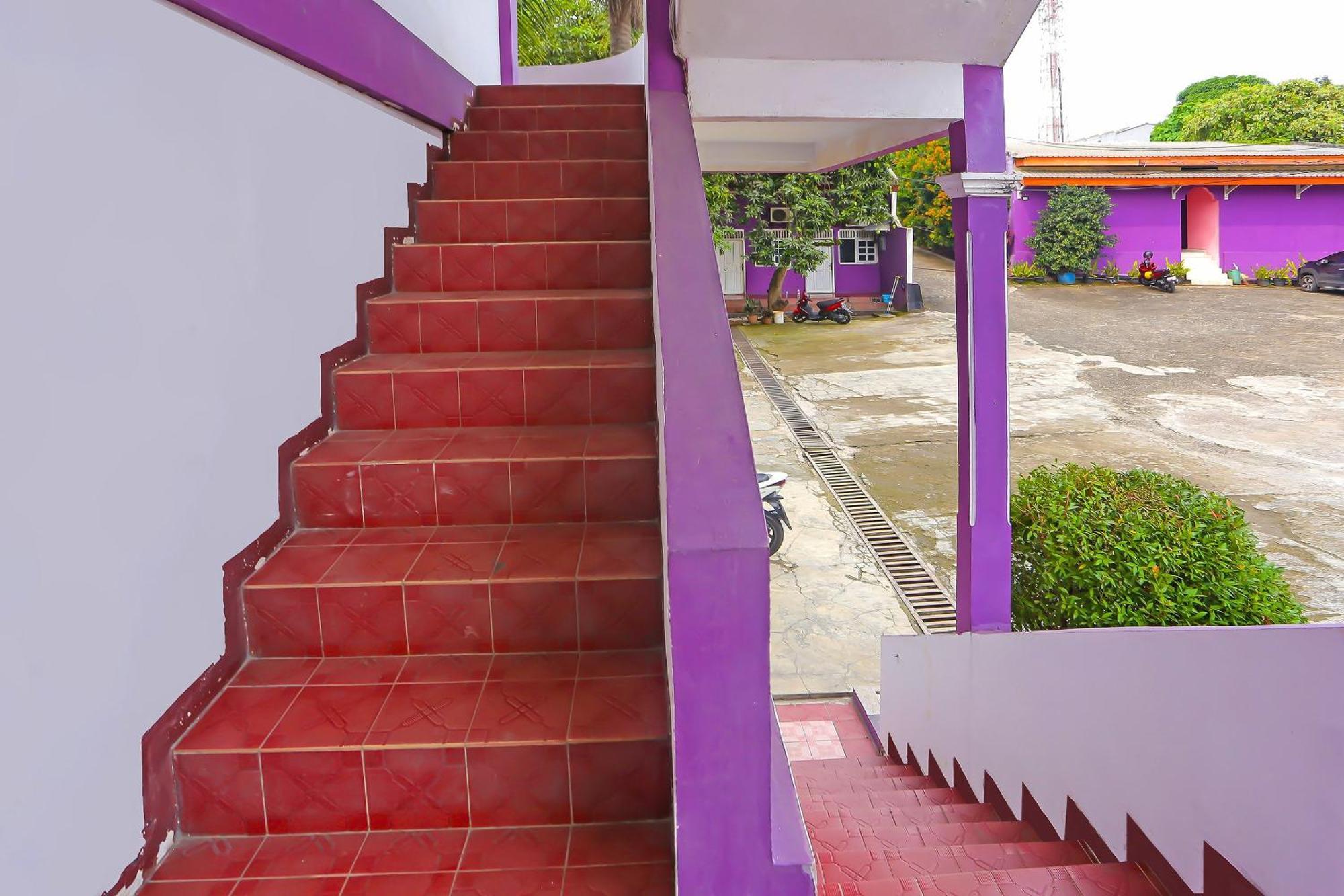 Super Oyo 3978 Hotel Danau Indah Bekasi Exterior photo